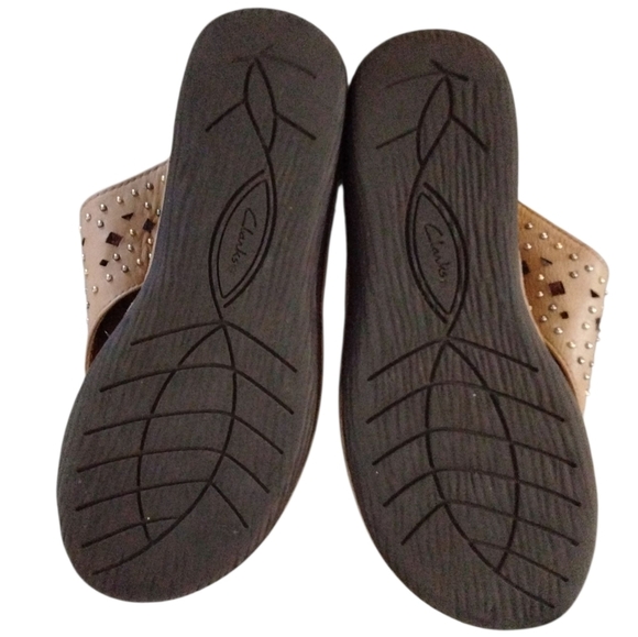 Clarks Artisian Amaya Studded Cut-out Thong Leather Sandals Size 9 - Picture 8 of 10